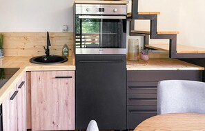 Fridge, oven, stovetop, cookware/dishes/utensils - Pet friendly home in Slunj (Slunj)