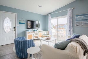 TV - So Free - Dogs Allowed - Walk to Beach (North Topsail Beach)