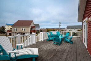 Terrace/patio - So Free - Dogs Allowed - Walk to Beach (North Topsail Beach)