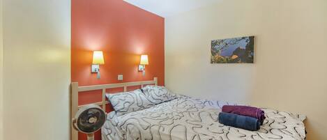 1 bedroom, WiFi, bed sheets