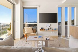TV - Luxury Penthouse w/ Private Pool & Ocean Views (Cabo San Lucas)
