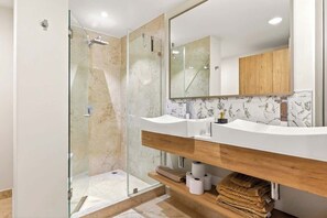 Shower, hair dryer, shampoo - Casa del Paraíso • Private Pool • Finest Escape (Cabo San Lucas)