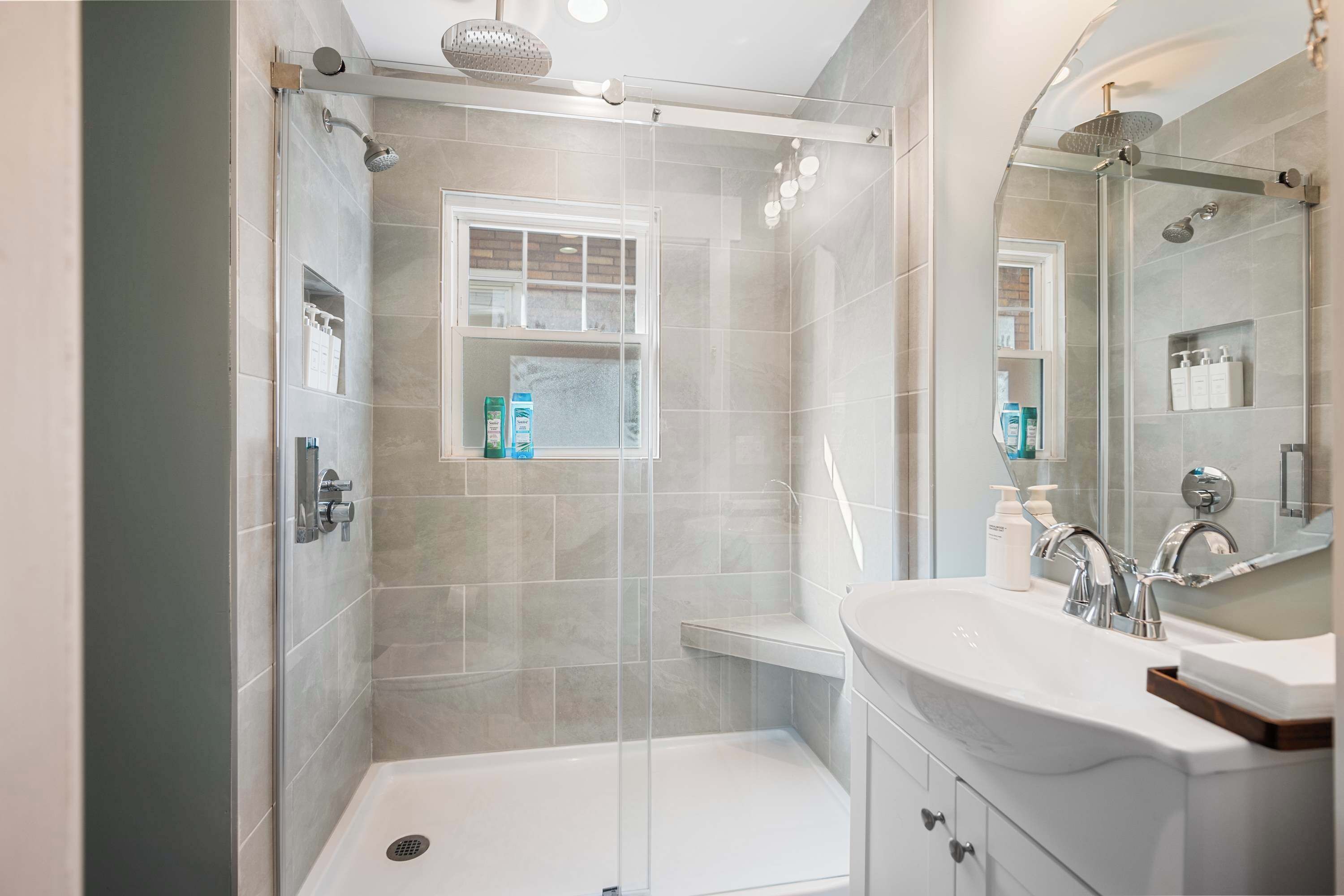 Shower, hair dryer, towels, shampoo