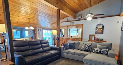 Savor a Sunset on Waneta Lake!