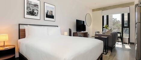 1 dormitorio, tabla de planchar con plancha, wifi y ropa de cama