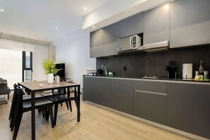 Fridge, microwave, stovetop, coffee/tea maker - w* | Amazing 1BR in the Heart of Interlomas (Naucalpan de Juárez)