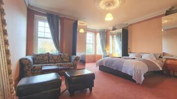 4 dormitorios, tabla de planchar con plancha, wifi y ropa de cama