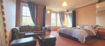 Lovely, large, quaint Victorian home - your perfect base to explore Belfast & NI