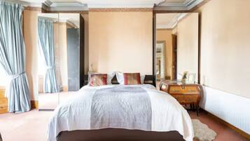 4 quartos, ferros/tábuas de passar roupa, Wi-Fi, roupa de cama