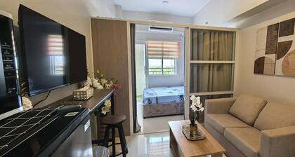 Cozy 1-bedroom condo in peaceful Lapu-Lapu with AC and gym access