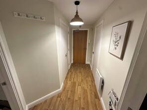 Interior - Modern 1-Bedroom Apartment | City Centre | Self Check-In & WiFi (Manchester)