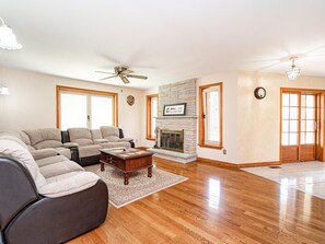 Unclassified image, 3 of 12, button - RELAX IN NATURE (Caledon)