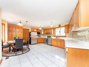 Unclassified image, 4 of 12, button - RELAX IN NATURE (Caledon)