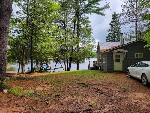 cozy lakefront cottage on beautiful Patterson Lake, family-friendly getaway