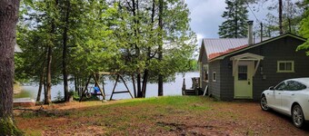cozy lakefront cottage on beautiful Patterson Lake, family-friendly getaway