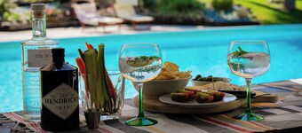 Exclusive Private Luxury Suite for 2 with Pool, Sauna & 10,000 sqm Park – Cesena