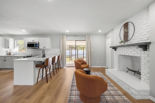 Ocala’s #1 Game Room · Pool · Hot Tub · 4BR · Sleeps 8 · Near WEC & Springs