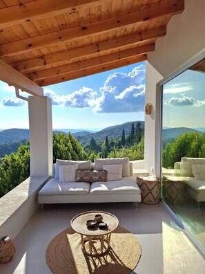 Smart TV - Villa with sea view (Spartilas)