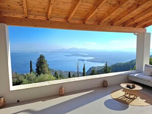 Terrace/patio - Villa with sea view (Spartilas)