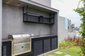 Property grounds - w* | Stylish 2BR Retreat w/ Balcony in Miraflores (Miraflores)