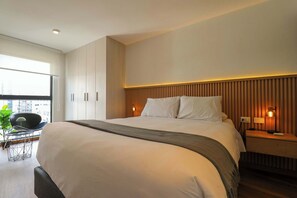 2 habitaciones, escritorio, tabla de planchar con plancha y wifi 