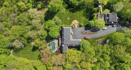 9 Acre Estate|Pool|Hot Tub|Wine Cave|20 Min to DT