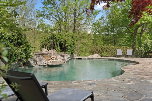 9 Acre Estate|Pool|Hot Tub|Wine Cave|20 Min to DT