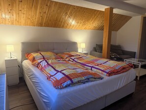 3 habitaciones, escritorio, wifi gratis y ropa de cama 
