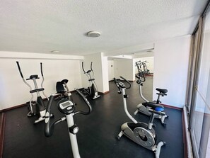 Fitness facility - Departamento en Bellas Artes con A/C y vistas (Santiago)