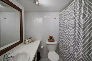 Shower, hair dryer, towels, soap - 2 ambientes, 2 camas -2-3 personas- (Santiago)