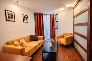 Living area - Departamento Bellas Artes con estacionamiento (Santiago)