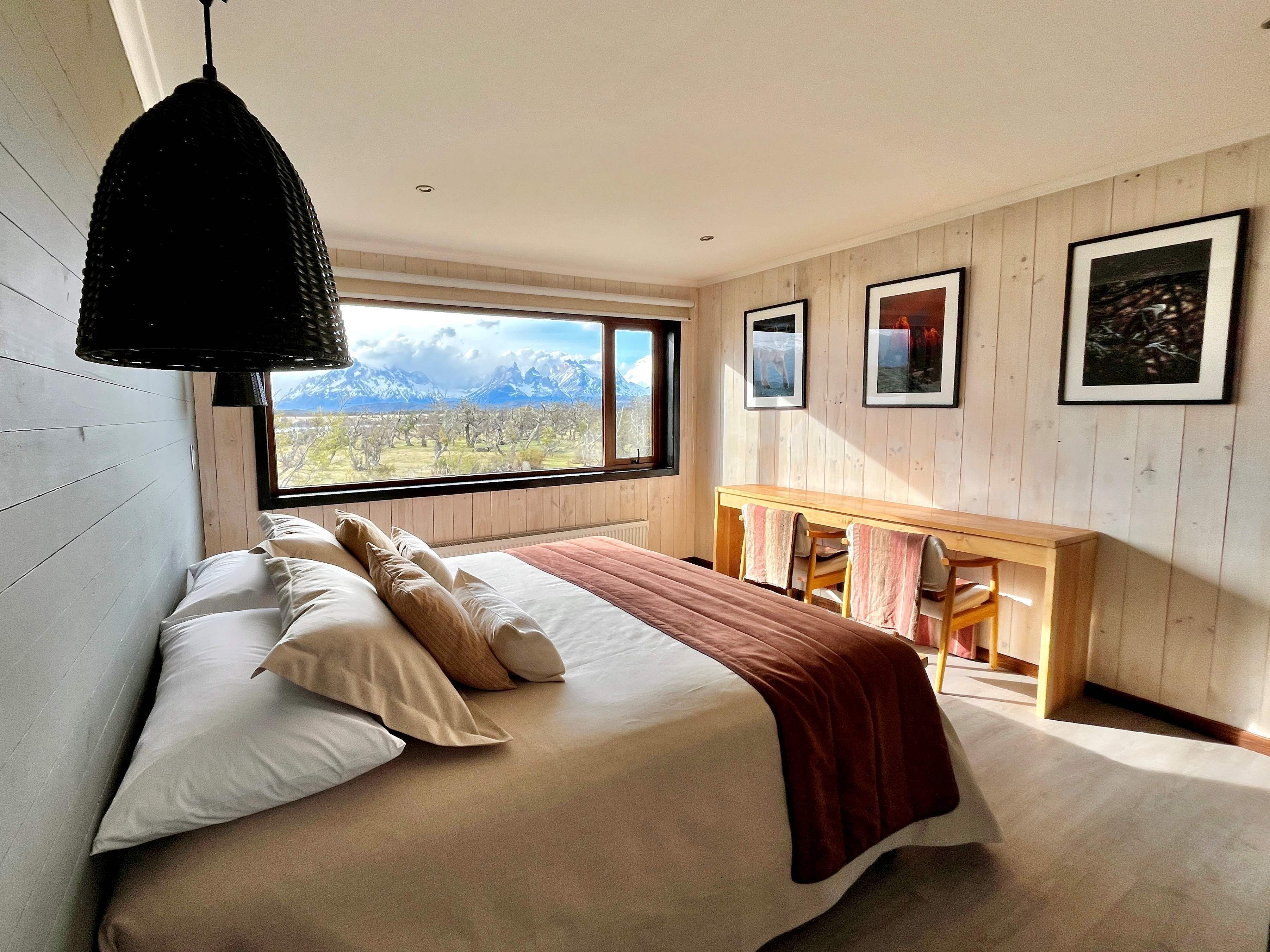 Caja de seguridad en la habitación y escritorio 