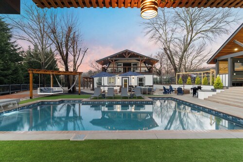 Htd Pool-Hot Tub-Fire Pit-Fenced Yard-Dogs Welcome