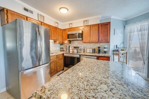 Frigorífic, microones, forn i placa de cuina 