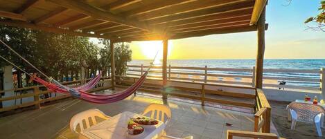 屋外ダイニングエリア