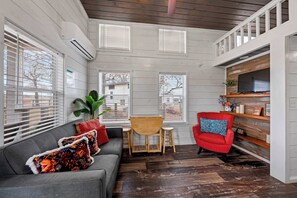 TV - The Resort at Fredericksburg Unit 9 (Fredericksburg)