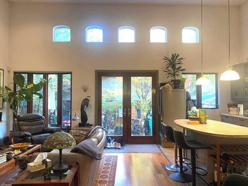 Lakeside Designer Retreat | Minutes to Downtown