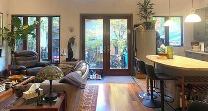 Lakeside Designer Retreat | Minutes to Downtown