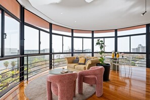 TV - Penthouse Lido by Homie (Funchal)