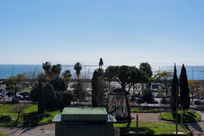 Unclassified image, 4 of 24, button - Sea view apartment Chiaia 150 near metro line 6 (Napoli)