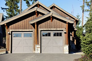 Exterior - Whispering Pines at Sweet Shop Lane (Cle Elum)