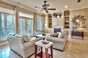 Living area - Summer Blast!  Wonderful 4-BR House - Easy Beach Access - Pet Friendly! (Destin)