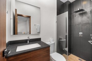 Handtücher, Seife, Toilettenpapier