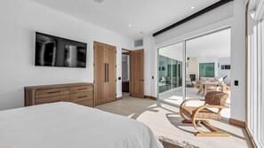 6 habitaciones, escritorio y tabla de planchar con plancha 