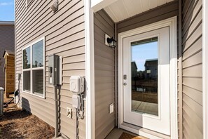 Exterior detail - Large 3BR Private Condo, Surfside, Beautiful Decor (Surfside Beach)