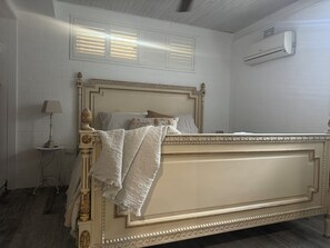 Unclassified image, 4 of 8, button - Bardon Stay (Bardon)