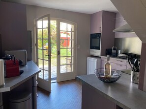 Private kitchen - Hossegor villa T5 Lac à pied 5 minutes center (Soorts-Hossegor)