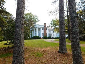 Unclassified image, 3 of 7, button - Rent entire house and property (Washington)