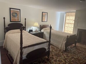 Unclassified image, 2 of 7, button - Rent entire house and property (Washington)