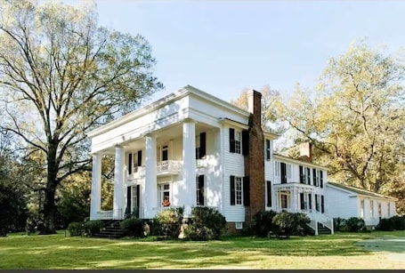 Exterior. Master's Tournament Estate